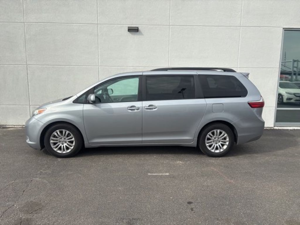 Used 2016 Toyota Sienna XLE Premium 8 Passenger Van