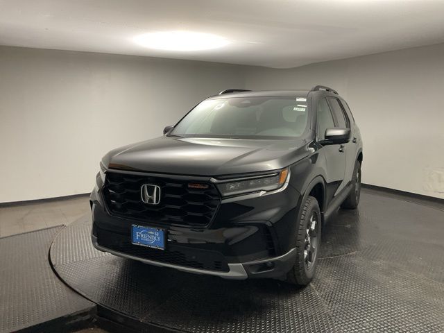 2025 Honda Pilot TrailSport photo 2