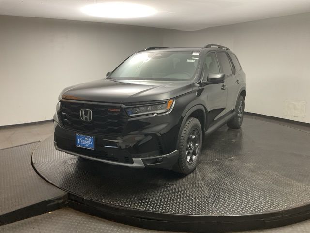 2025 Honda Pilot TrailSport photo 2