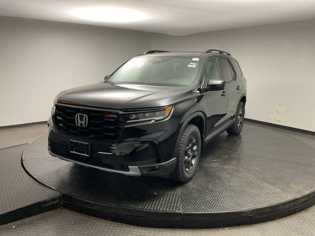 2025 Honda Pilot TrailSport photo 3