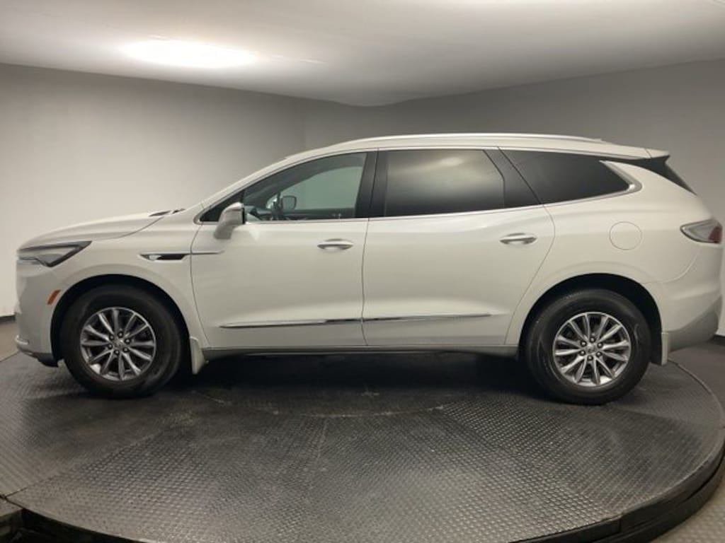 Used 2024 Buick Enclave Essence SUV