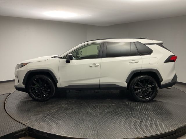 2019 Toyota RAV4 LE photo 2