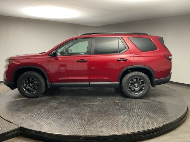 2025 Honda Pilot TrailSport photo 2