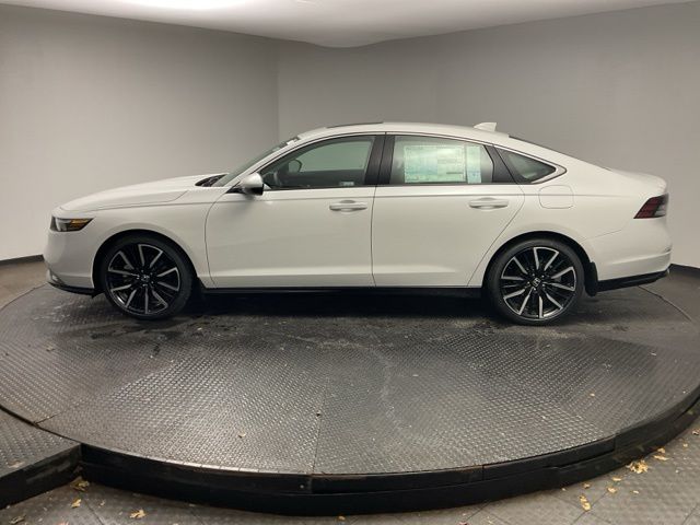 2025 Honda Accord Hybrid Touring photo 2
