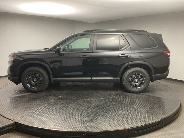 2025 Honda Pilot TrailSport photo 3