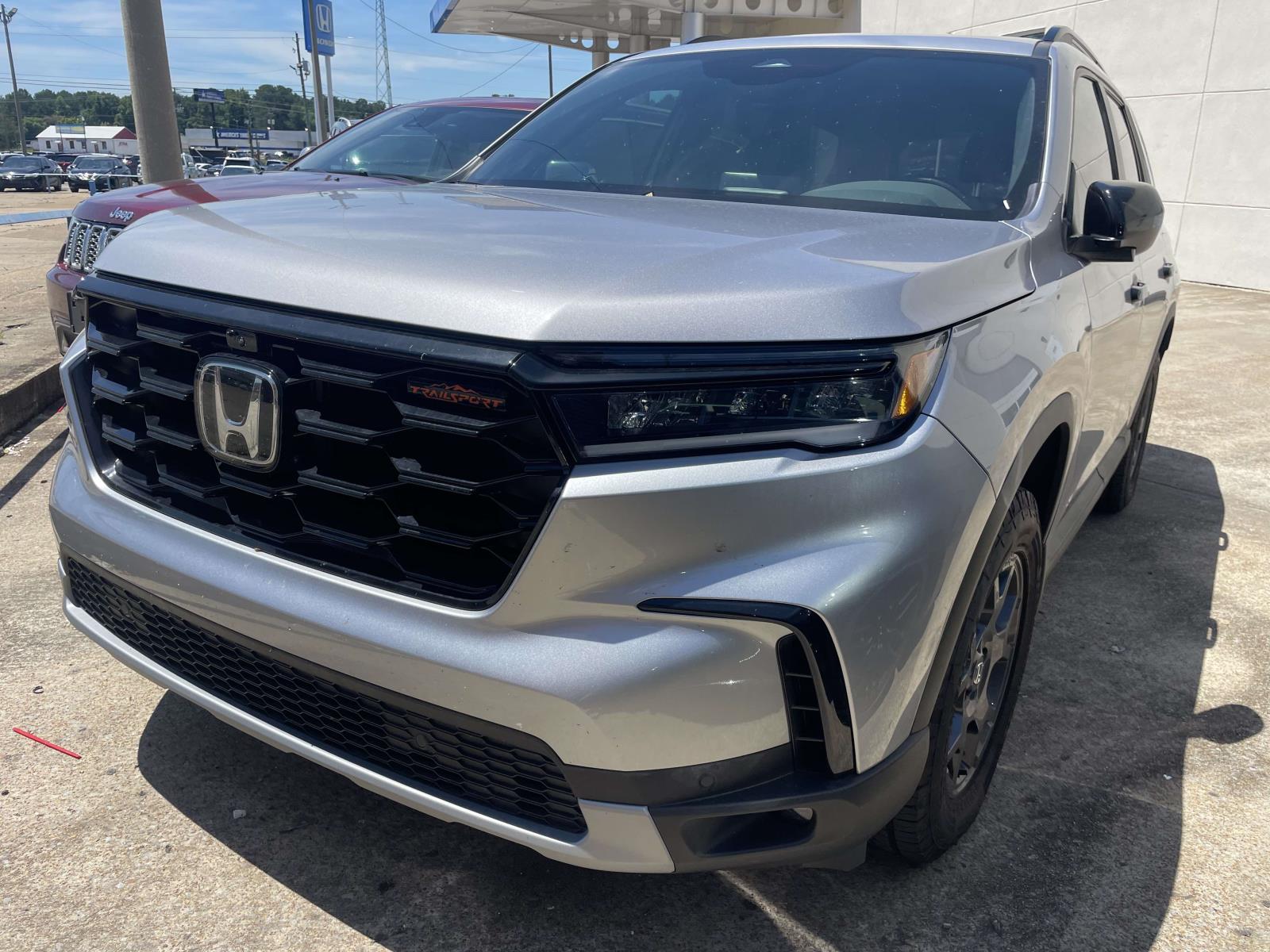 2025 Honda Pilot TrailSport AWD's photo