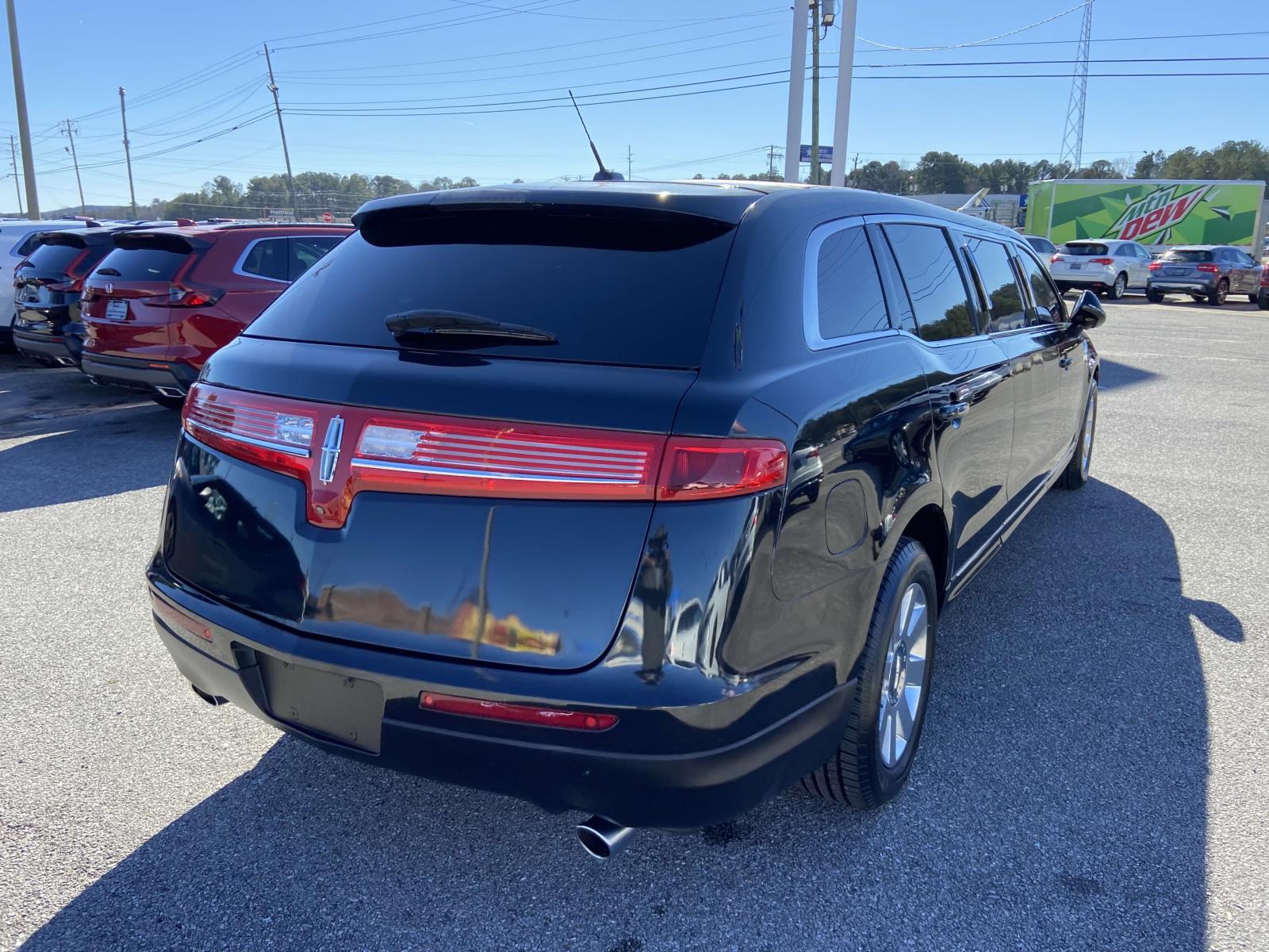 2014 Lincoln MKT photo 3