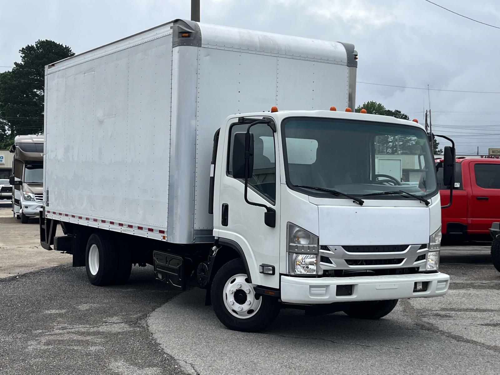 2019 Isuzu NPR-HD's photo