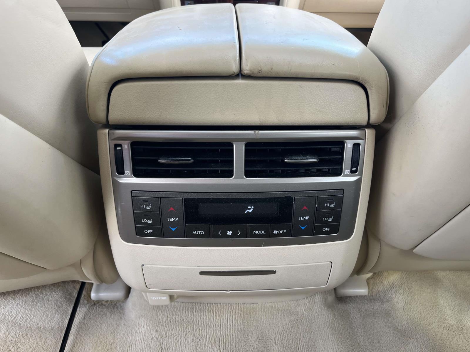 2015 Lexus LX 570 - Photo 8