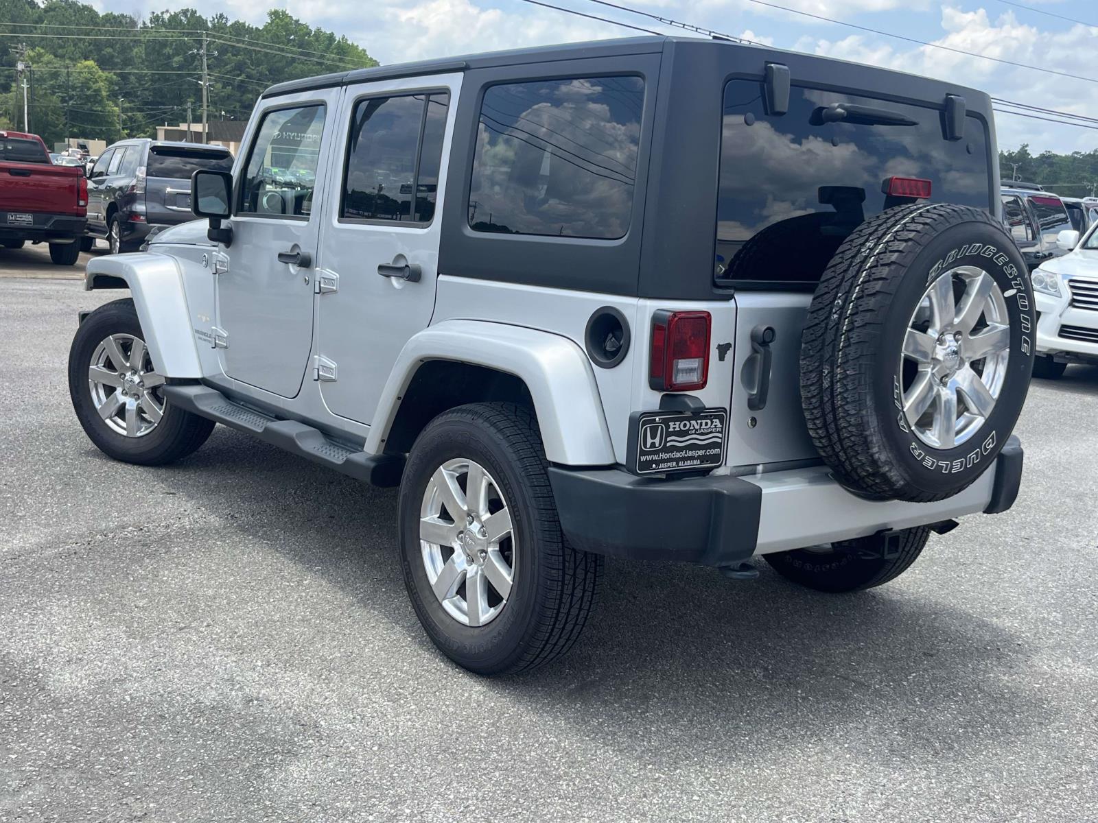 2012 Jeep Wrangler Unlimited Sahara - Photo 9