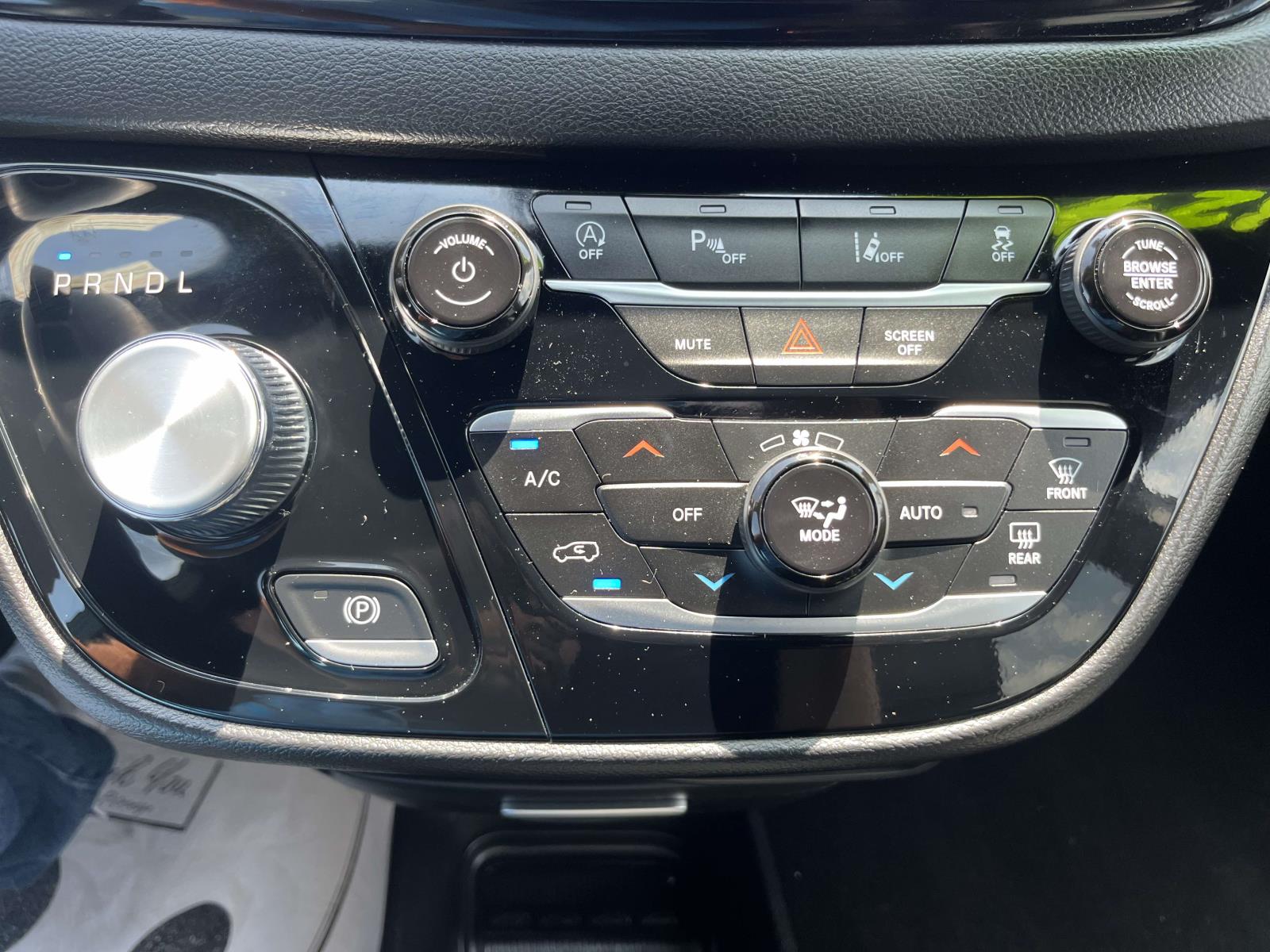 2025 Chrysler Pacifica Select - Photo 16