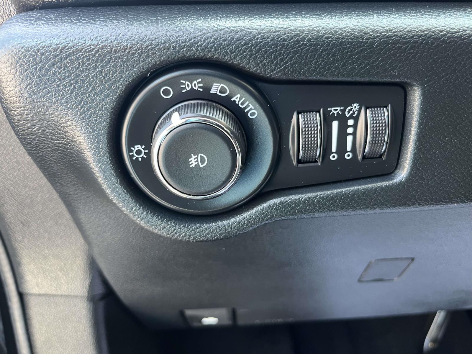 2025 Chrysler Pacifica Select - Photo 14