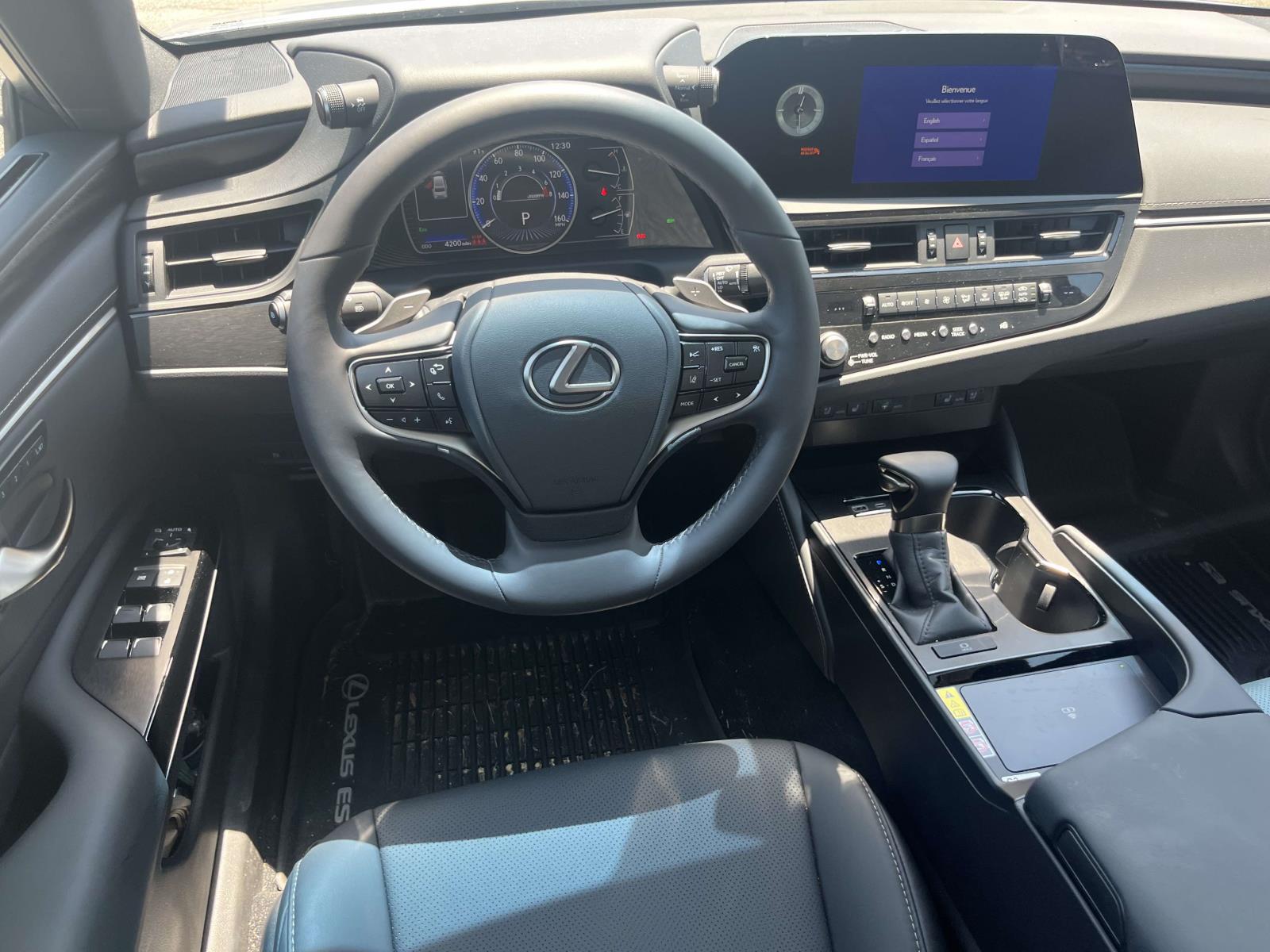 2025 Lexus ES 350 - Photo 10