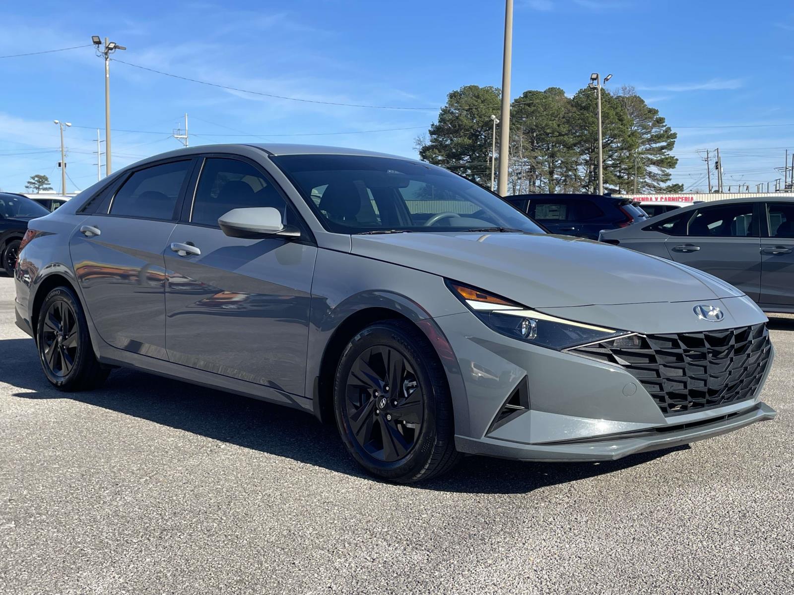 2022 Hyundai Elantra SEL's photo