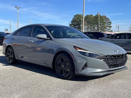 2022 Hyundai Elantra SEL IVT Car