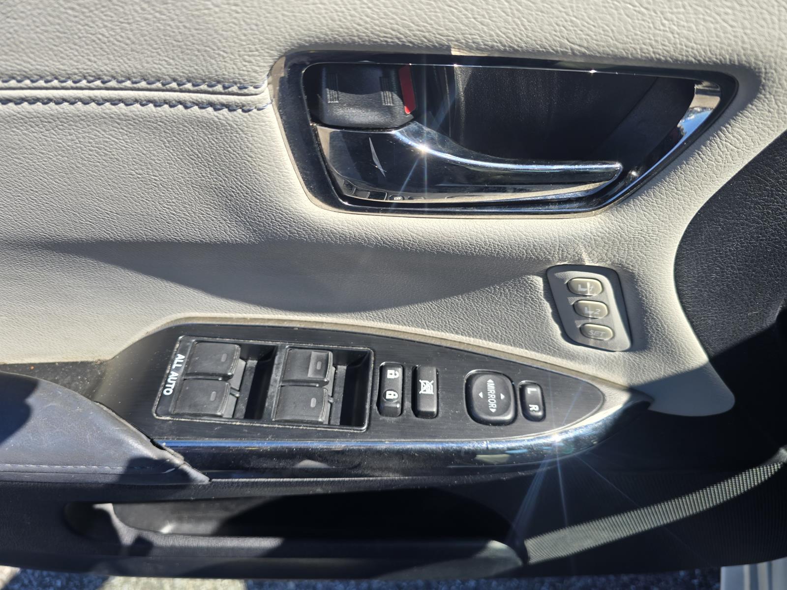 2013 Toyota Avalon XLE Premium Hybrid - Photo 15