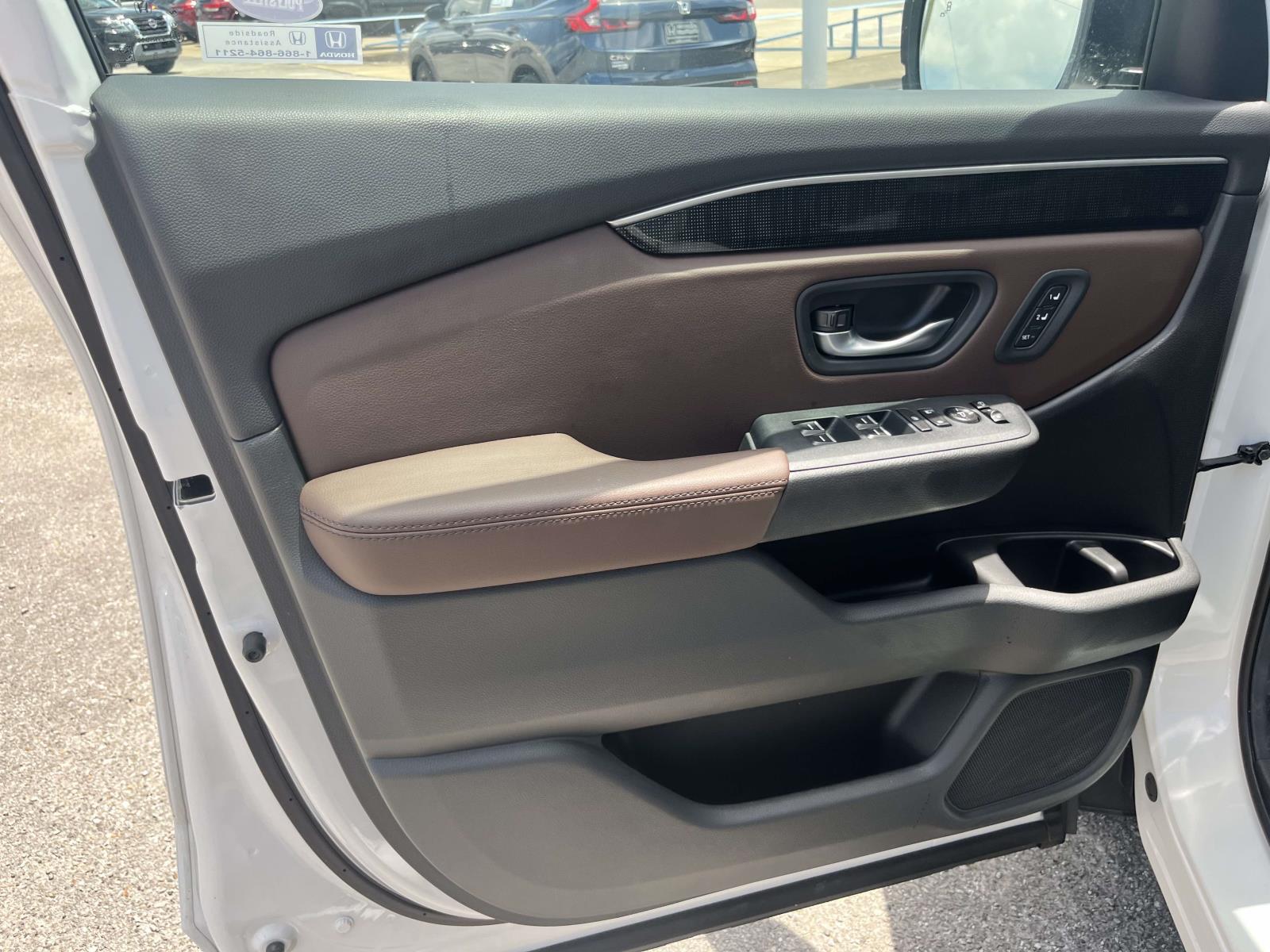 2025 Honda Pilot Elite - Photo 12