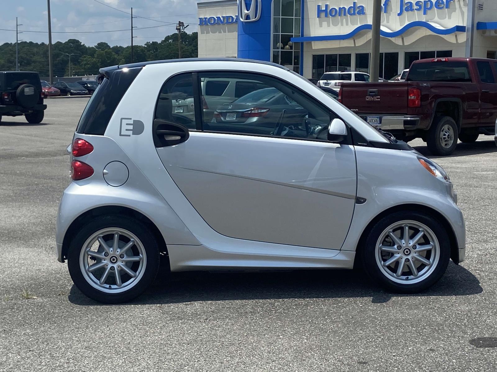 Used 2015 smart fortwo Electric Drive with VIN WMEEJ9AA5FK834035 for sale in Jasper, AL