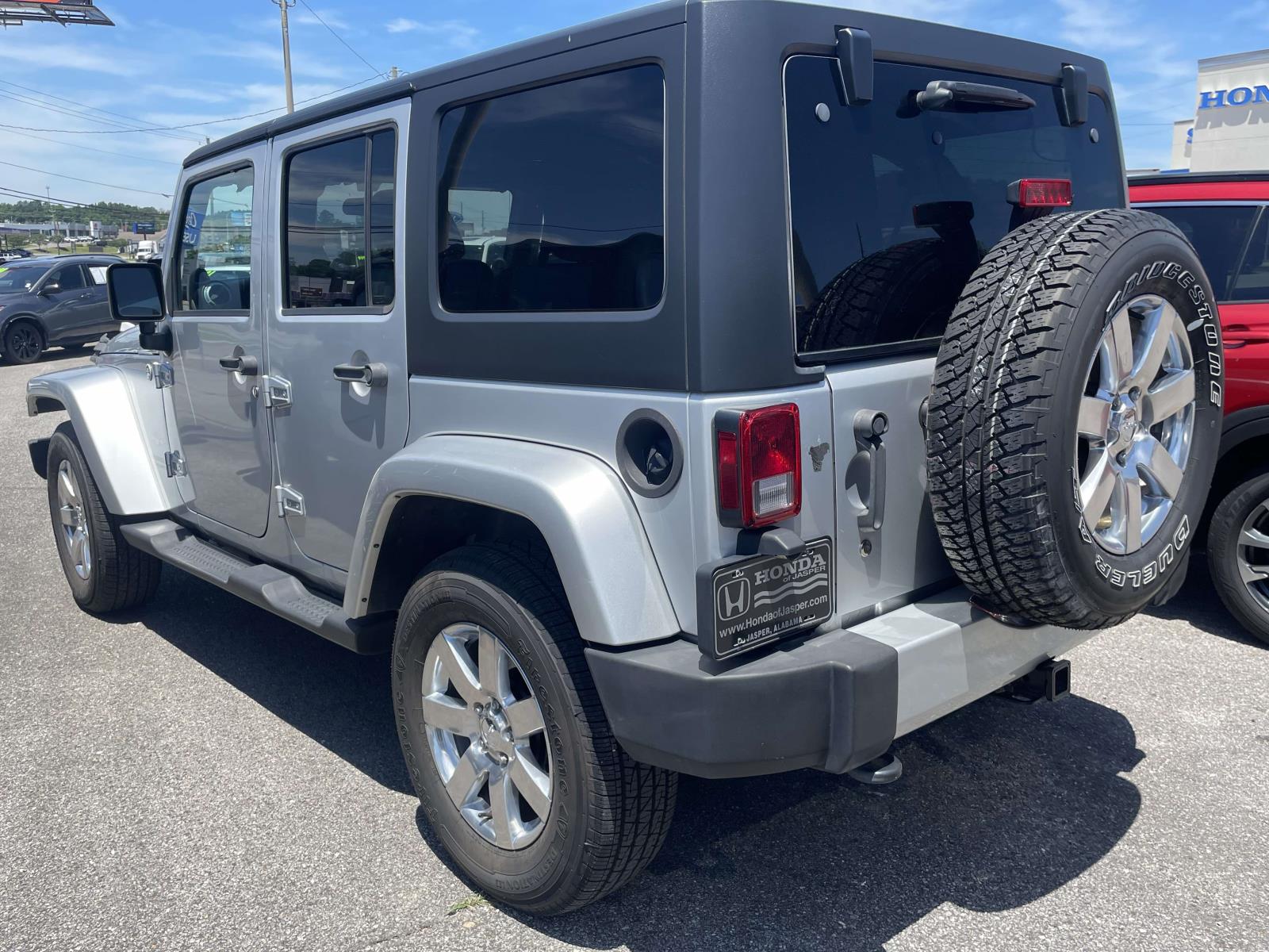 2012 Jeep Wrangler Unlimited Sahara - Photo 2