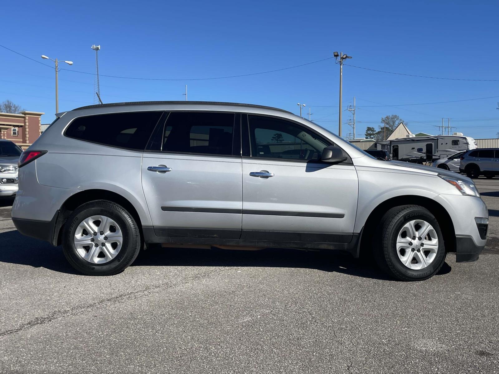 Used 2017 Chevrolet Traverse LS with VIN 1GNKRFED8HJ151291 for sale in Jasper, AL