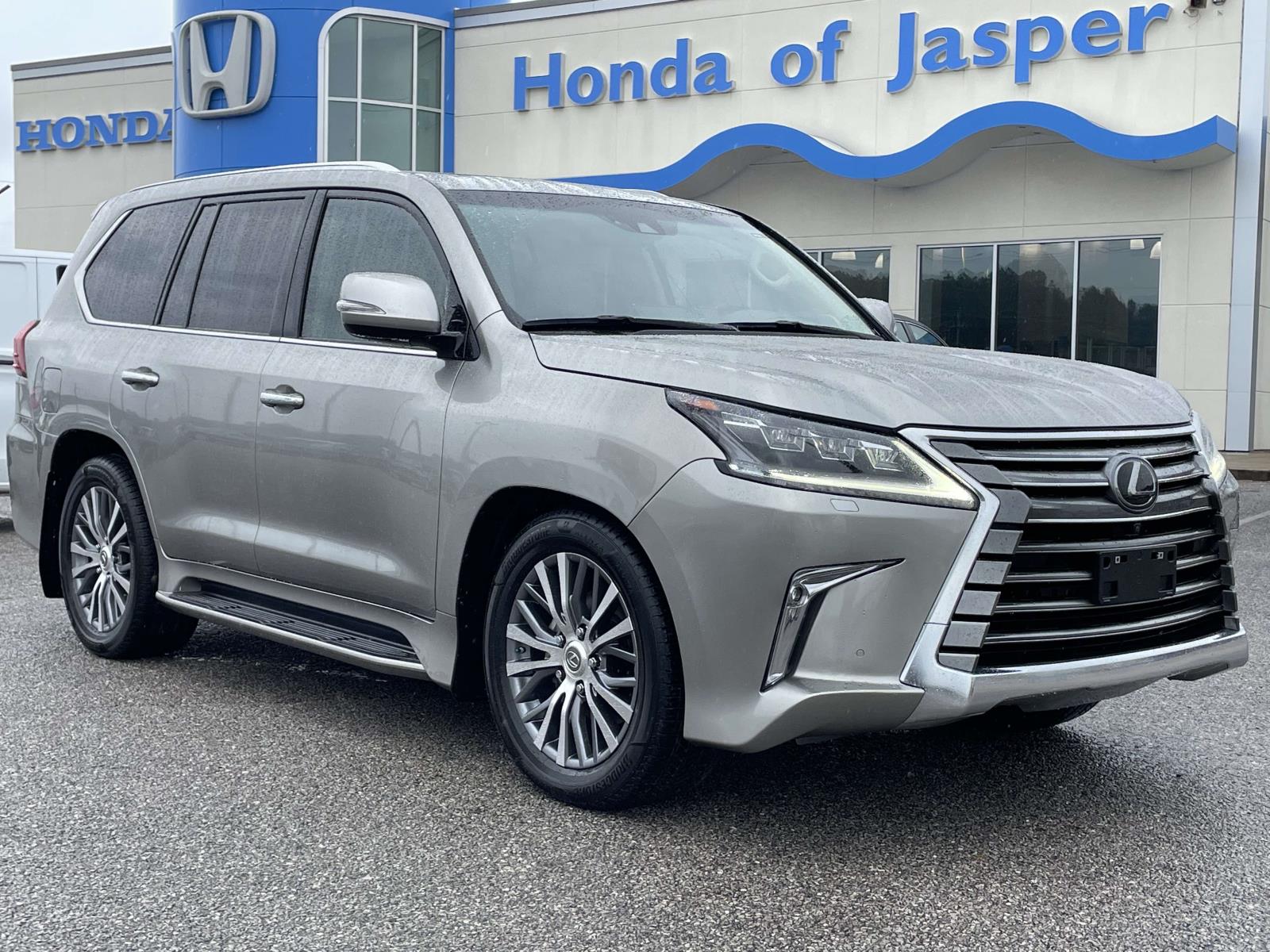 2018 Lexus LX 570's photo