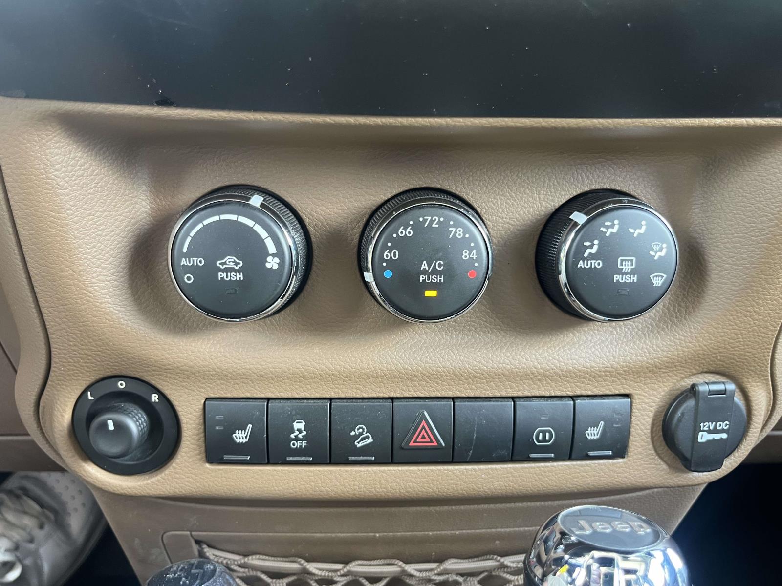 2012 Jeep Wrangler Unlimited Sahara - Photo 23