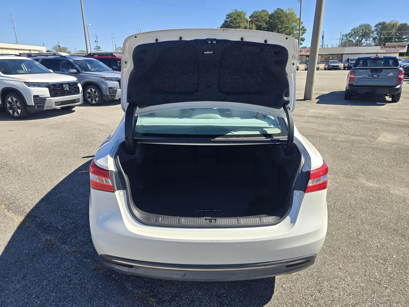 2013 Toyota Avalon XLE Premium Hybrid - Photo 6