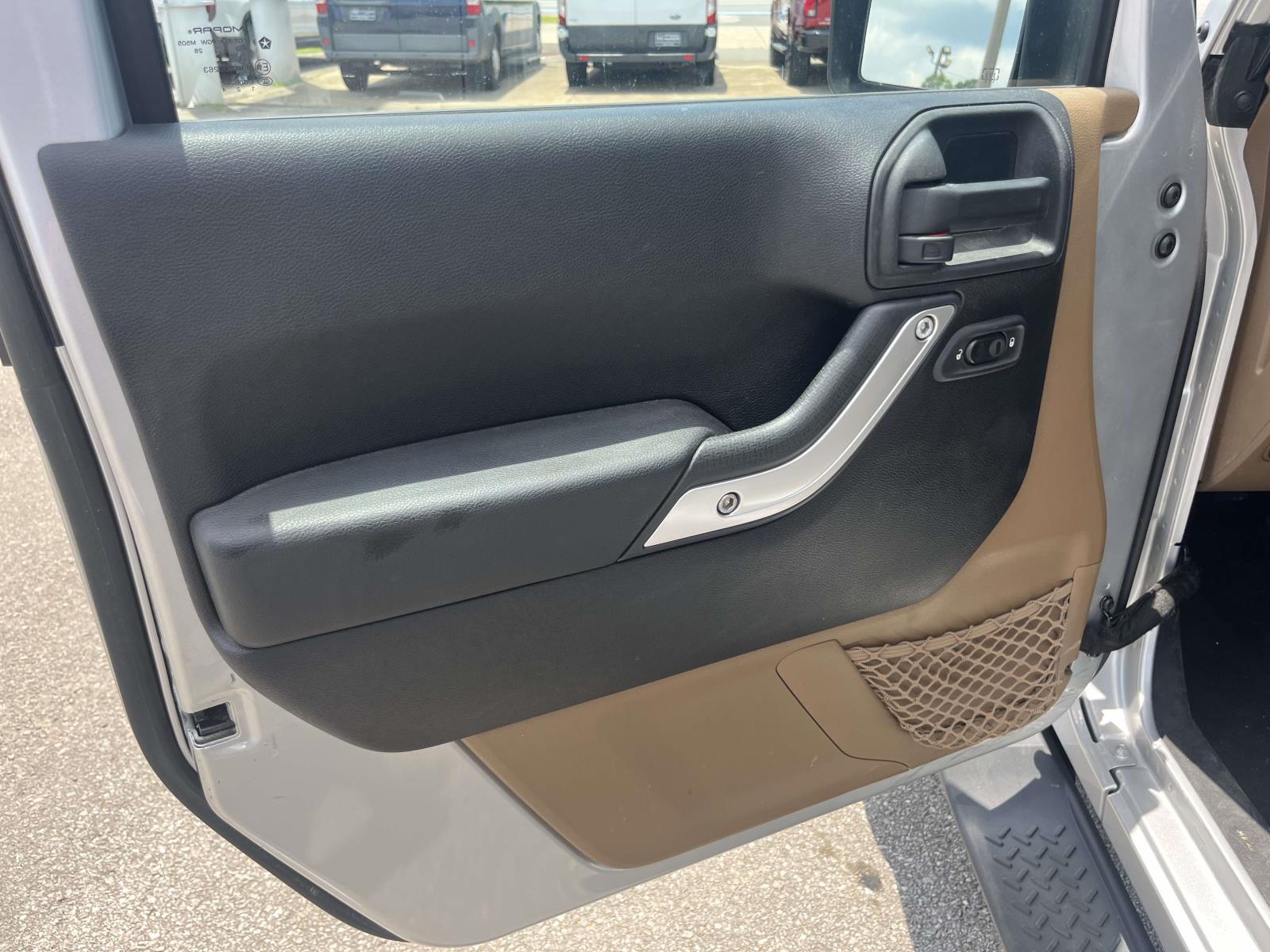2012 Jeep Wrangler Unlimited Sahara - Photo 17