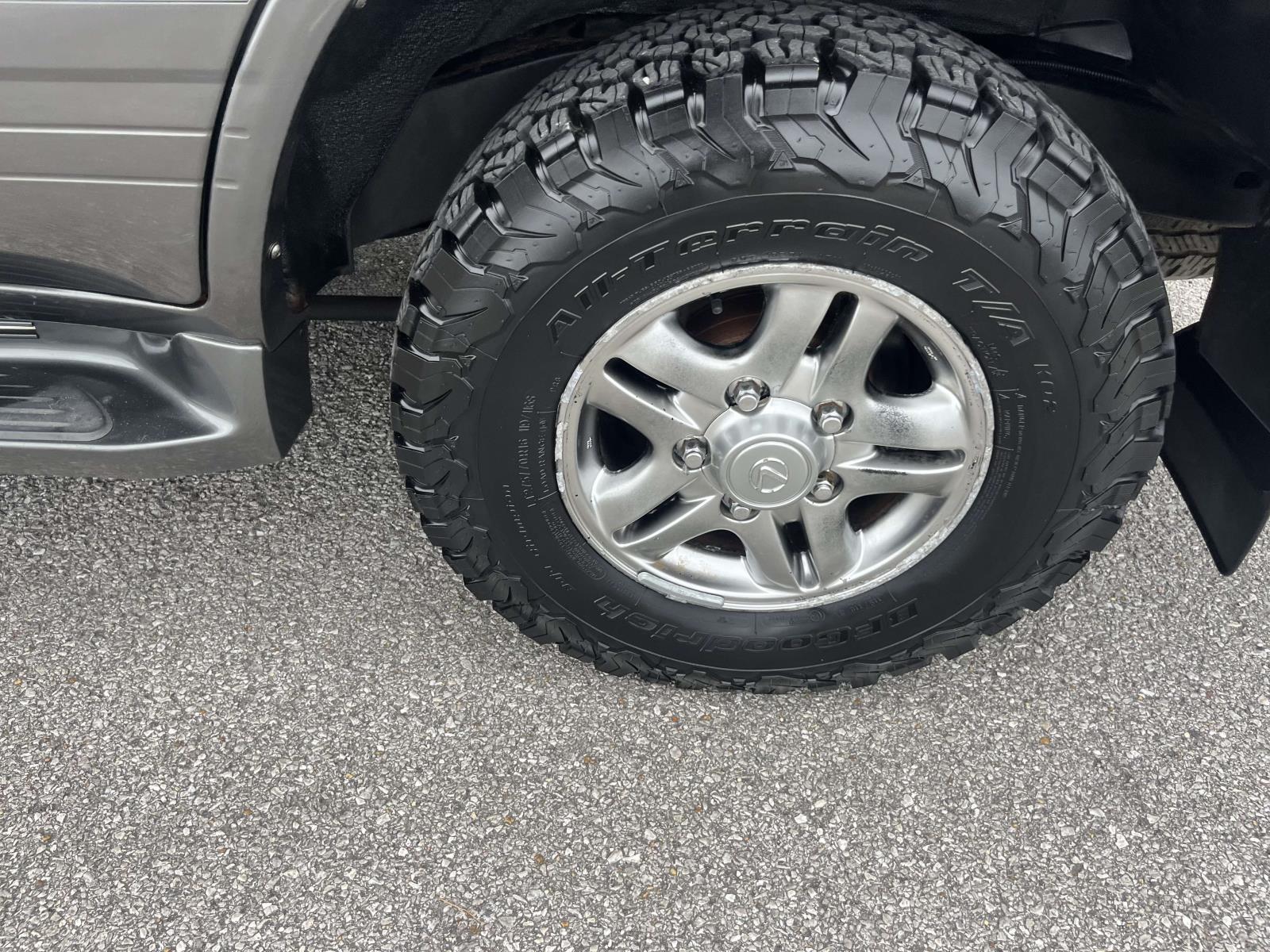 2002 Lexus LX 470 - Photo 9