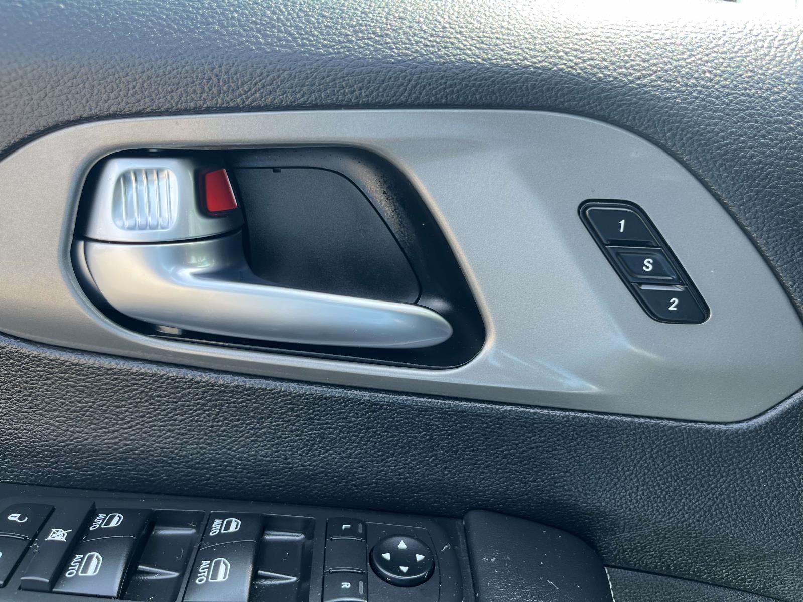 2025 Chrysler Pacifica Select - Photo 13