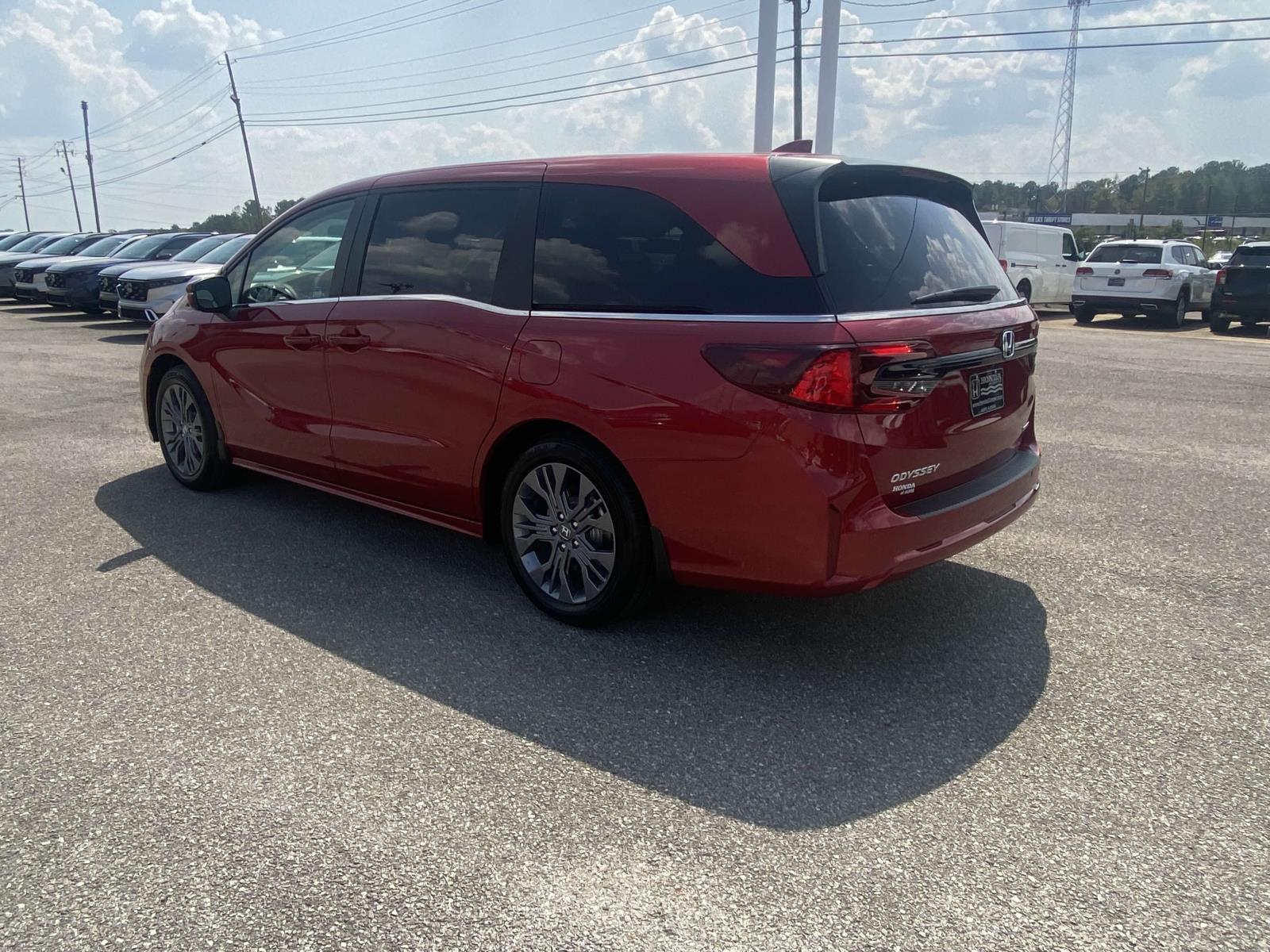 2026 Honda Odyssey Touring photo 3