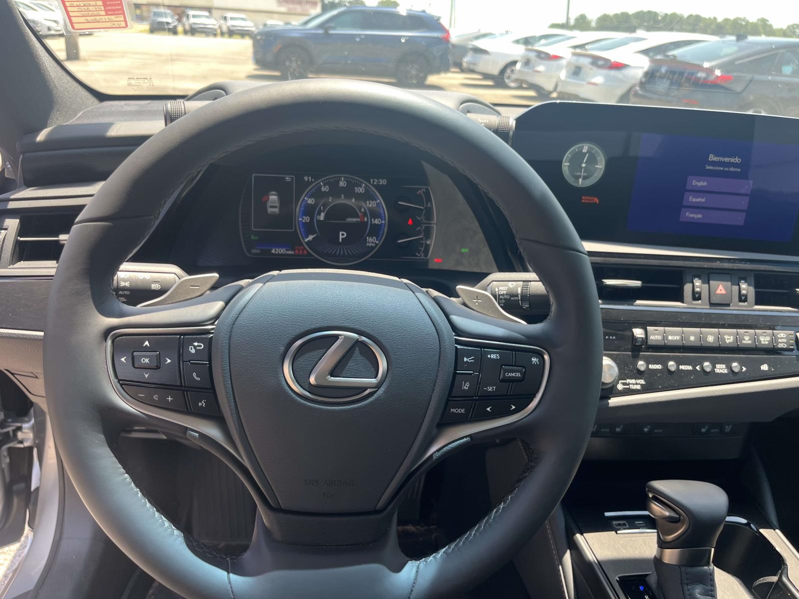 2025 Lexus ES 350 - Photo 16
