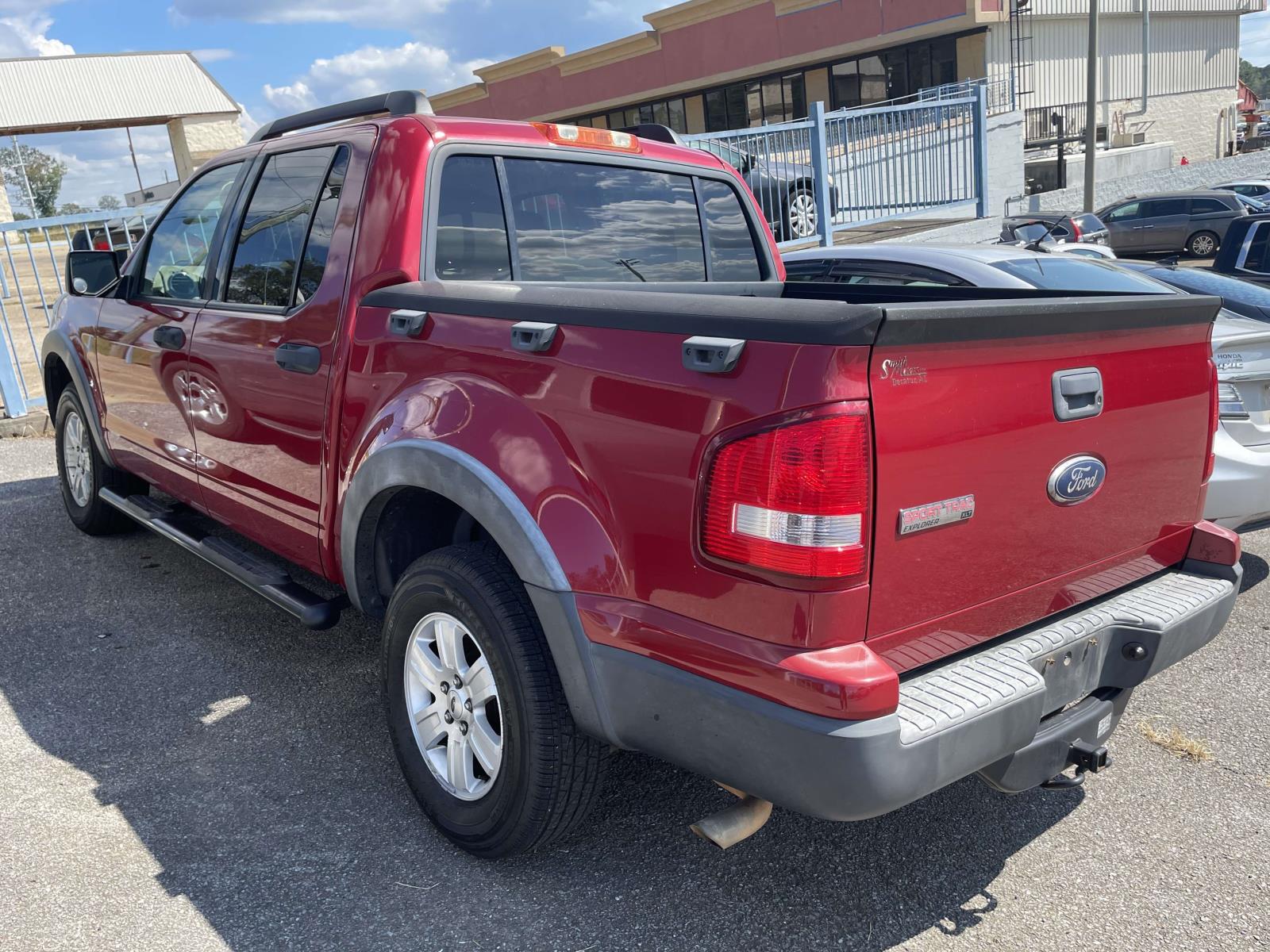 2010 Ford Explorer Sport Trac XLT photo 2