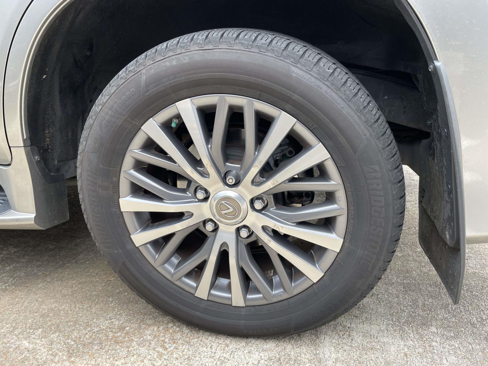 2018 Lexus LX 570 photo 3