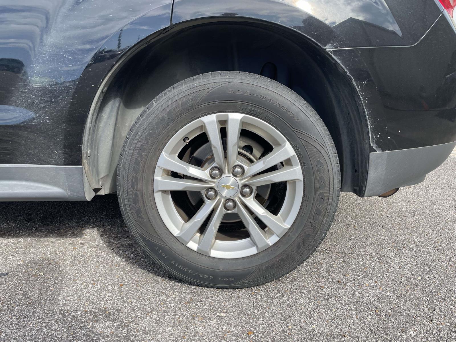 2016 Chevrolet Equinox LT photo 2