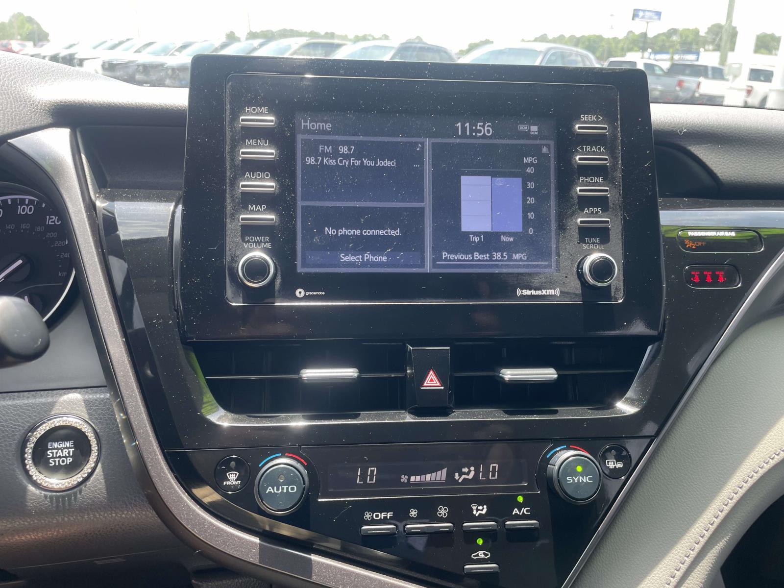 2023 Toyota Camry SE - Photo 18