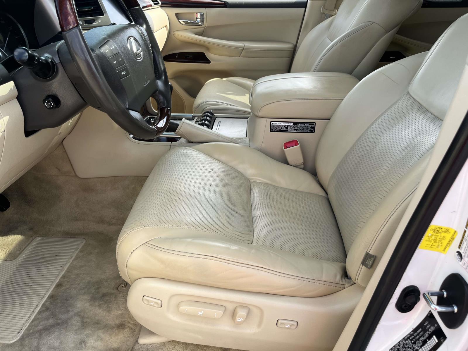 2015 Lexus LX 570 - Photo 12