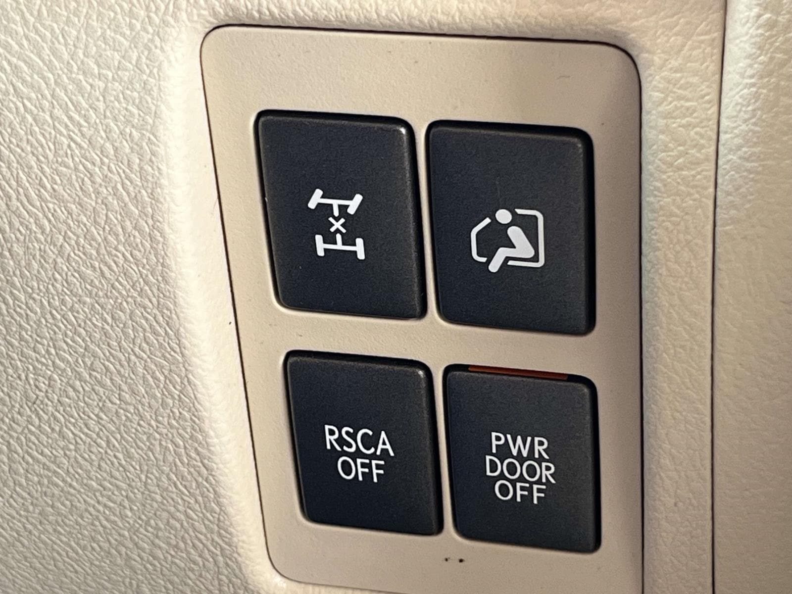 2015 Lexus LX 570 - Photo 28