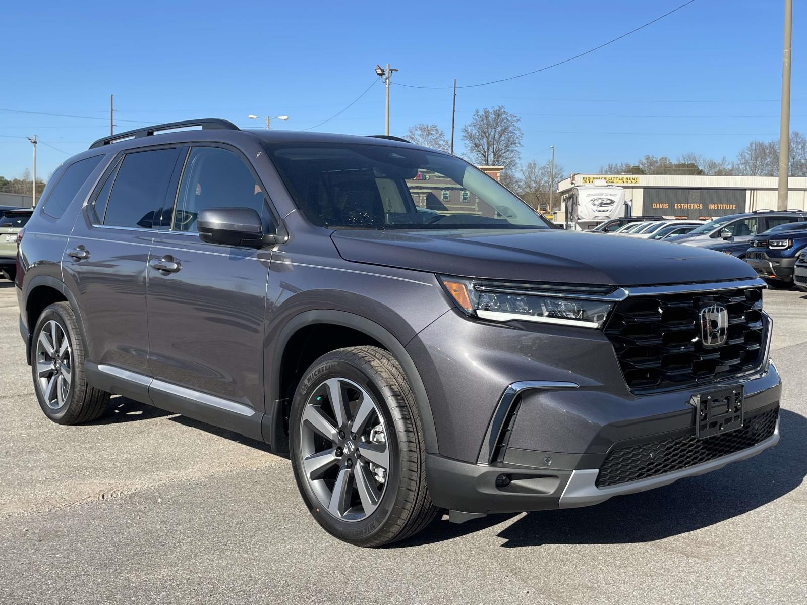 2025 Honda Pilot Touring's photo