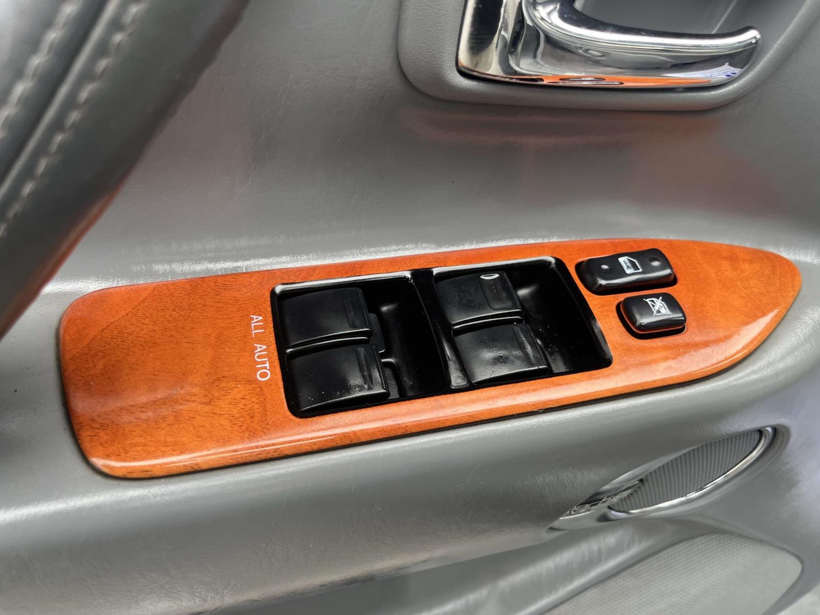 2002 Lexus LX 470 - Photo 14