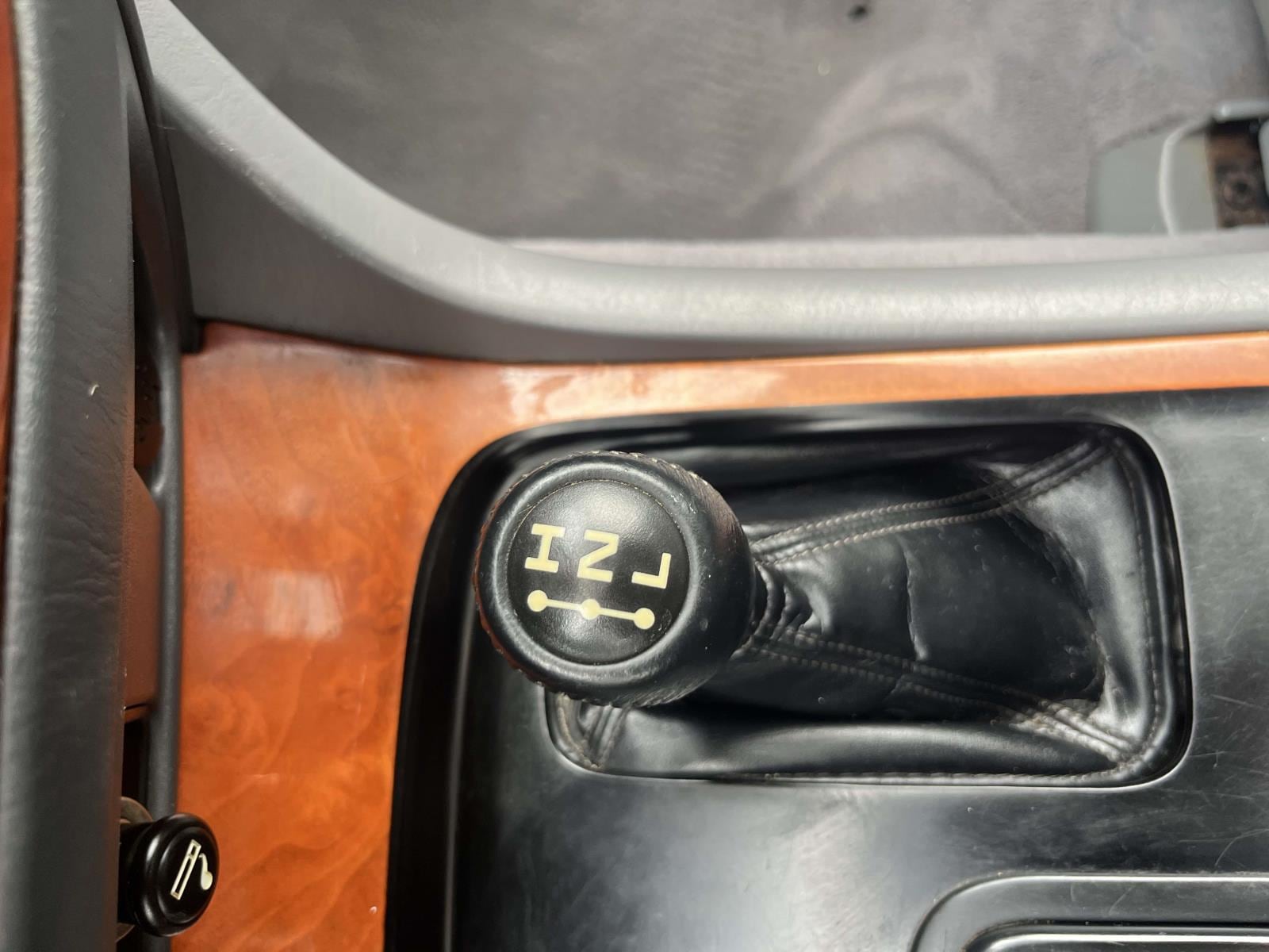 2002 Lexus LX 470 - Photo 19