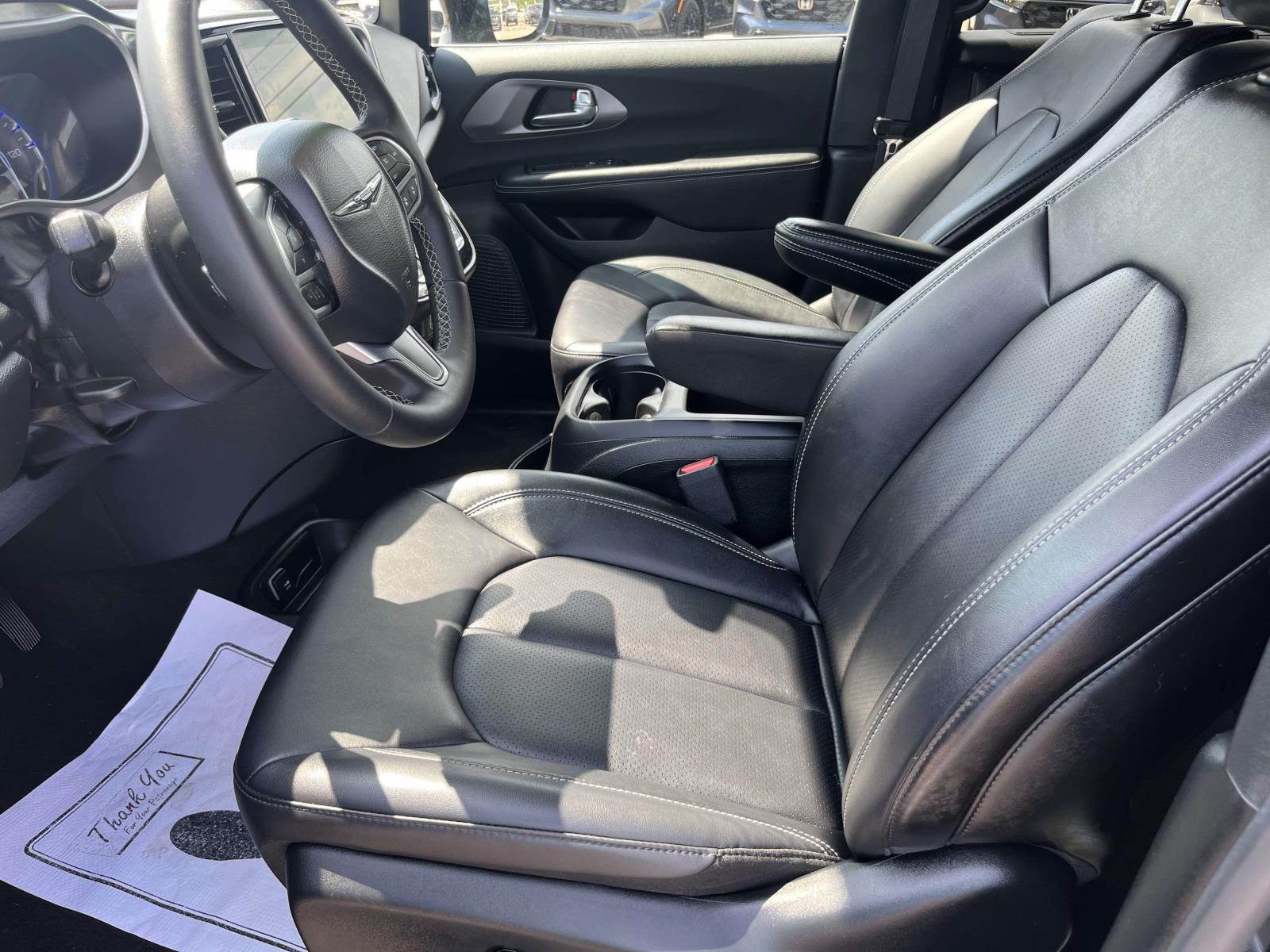 2025 Chrysler Pacifica Select - Photo 11