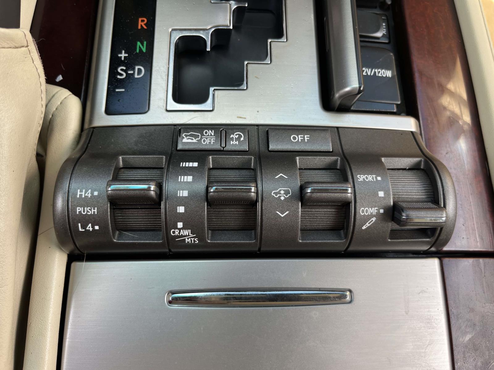 2015 Lexus LX 570 - Photo 25