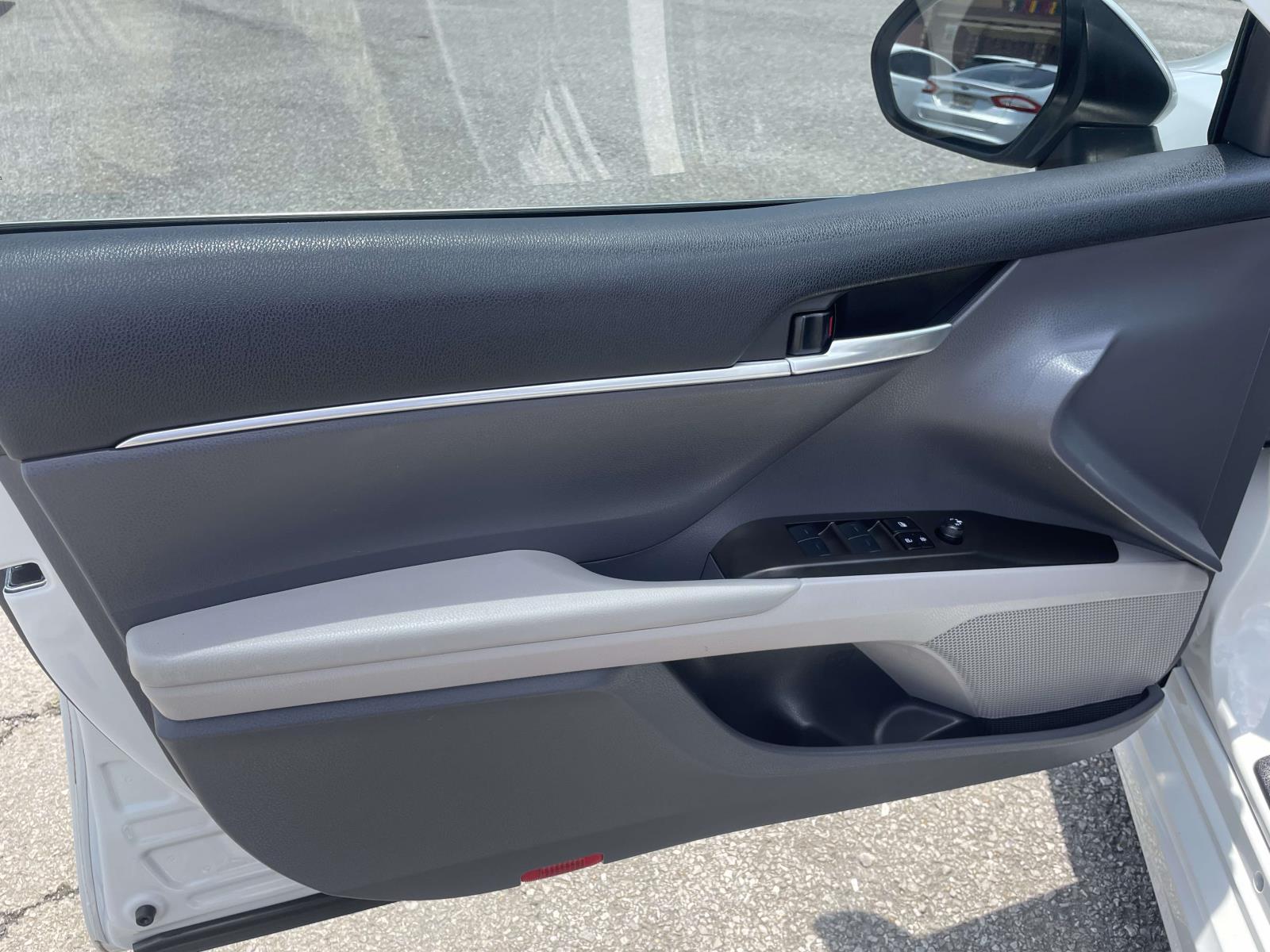 2023 Toyota Camry SE - Photo 11