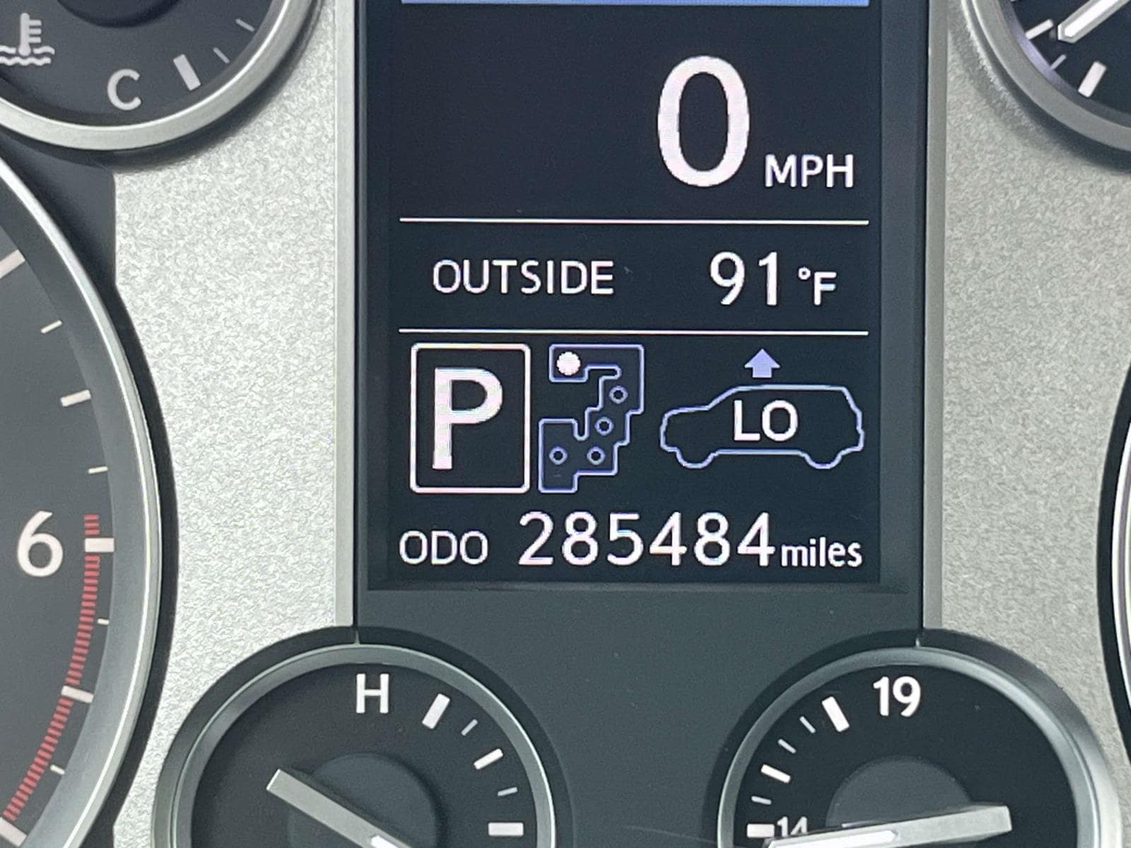 2015 Lexus LX 570 - Photo 29