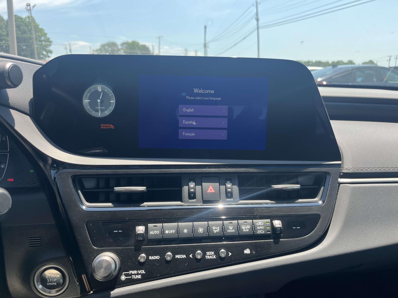 2025 Lexus ES 350 - Photo 18