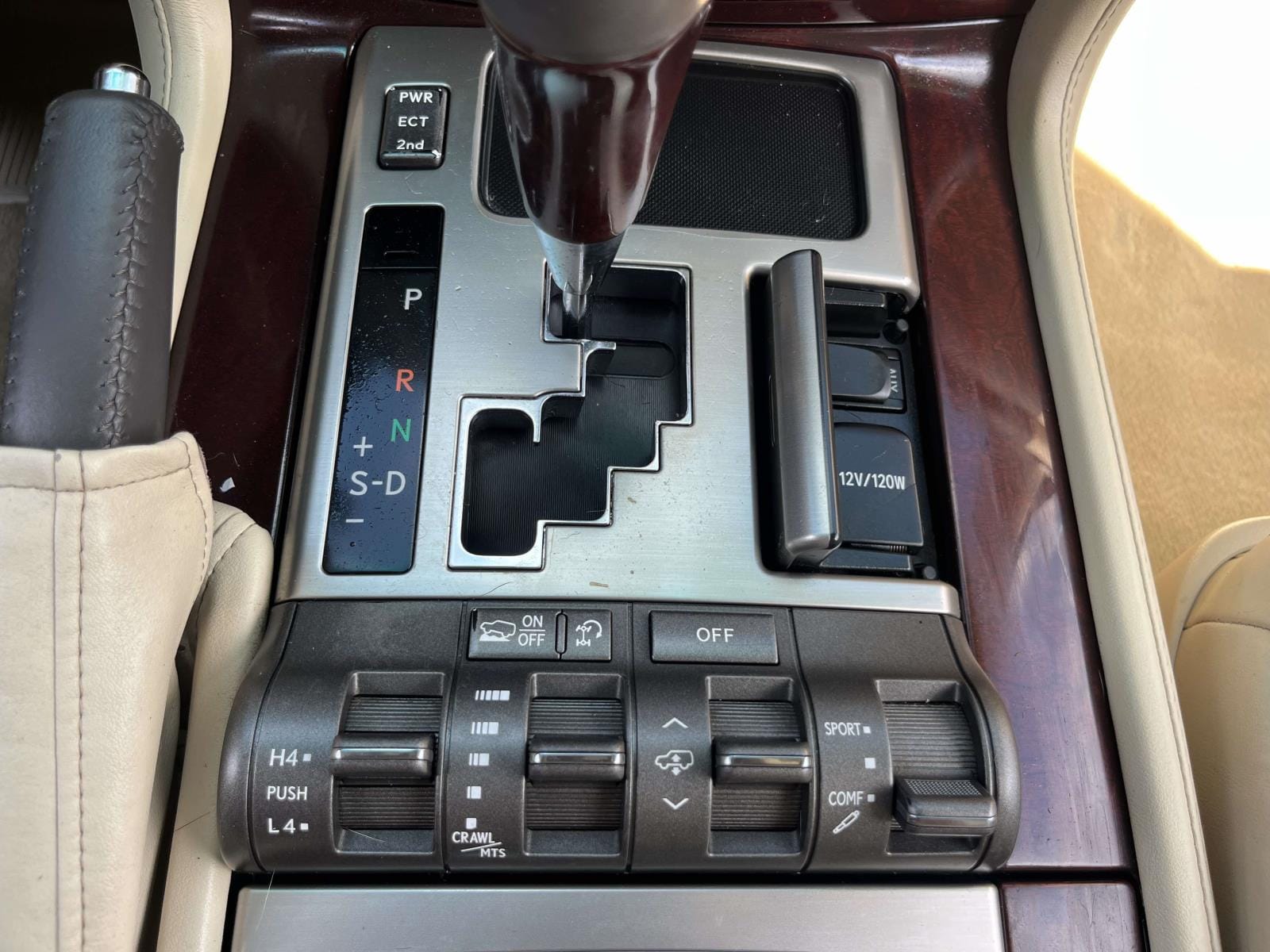 2015 Lexus LX 570 - Photo 22