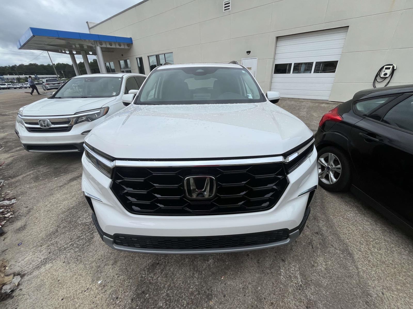 2023 Honda Pilot Touring AWD's photo
