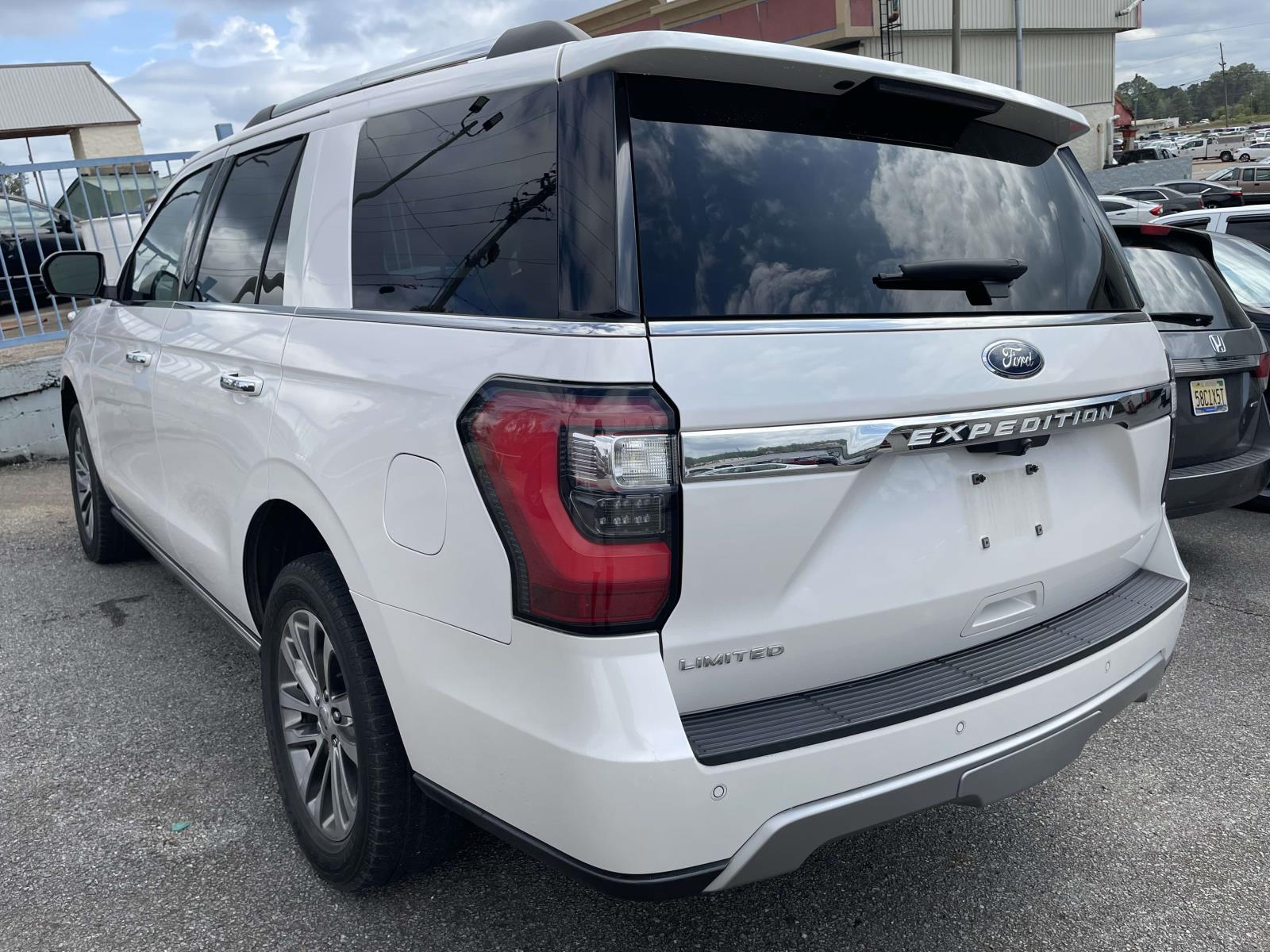 2018 Ford Expedition Limited photo 2