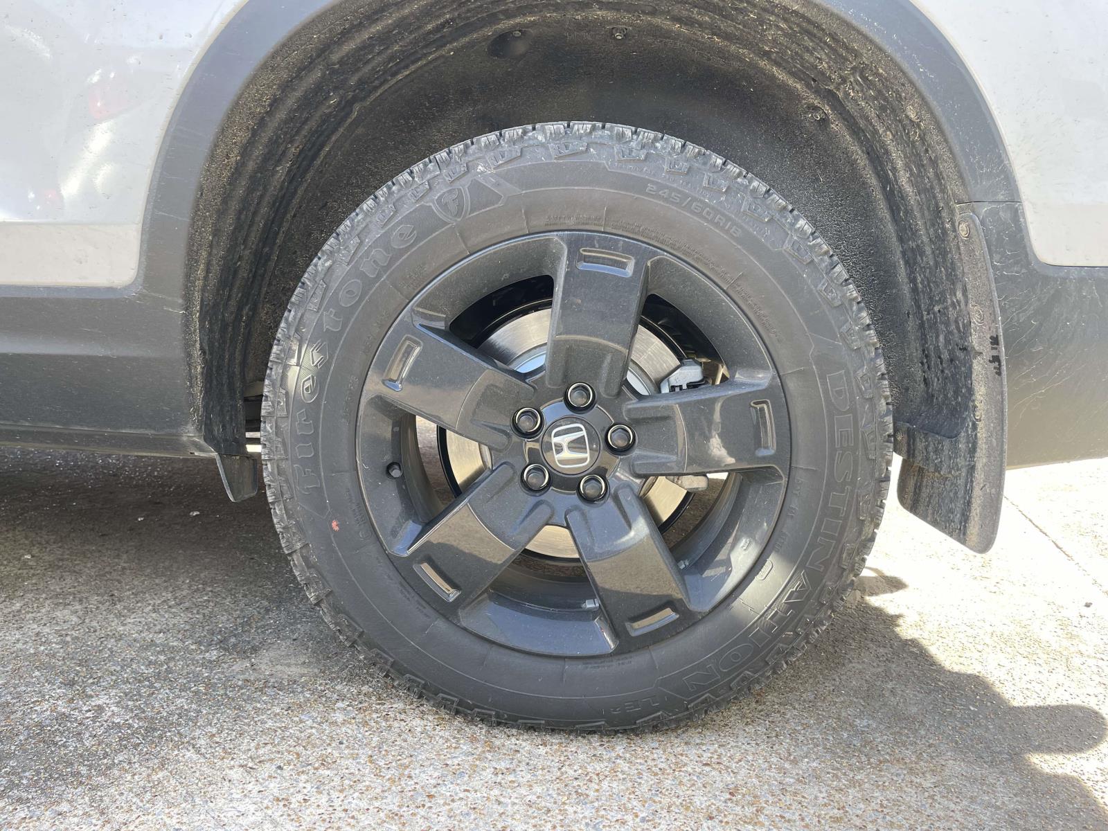 2025 Honda Ridgeline Black Edition photo 2